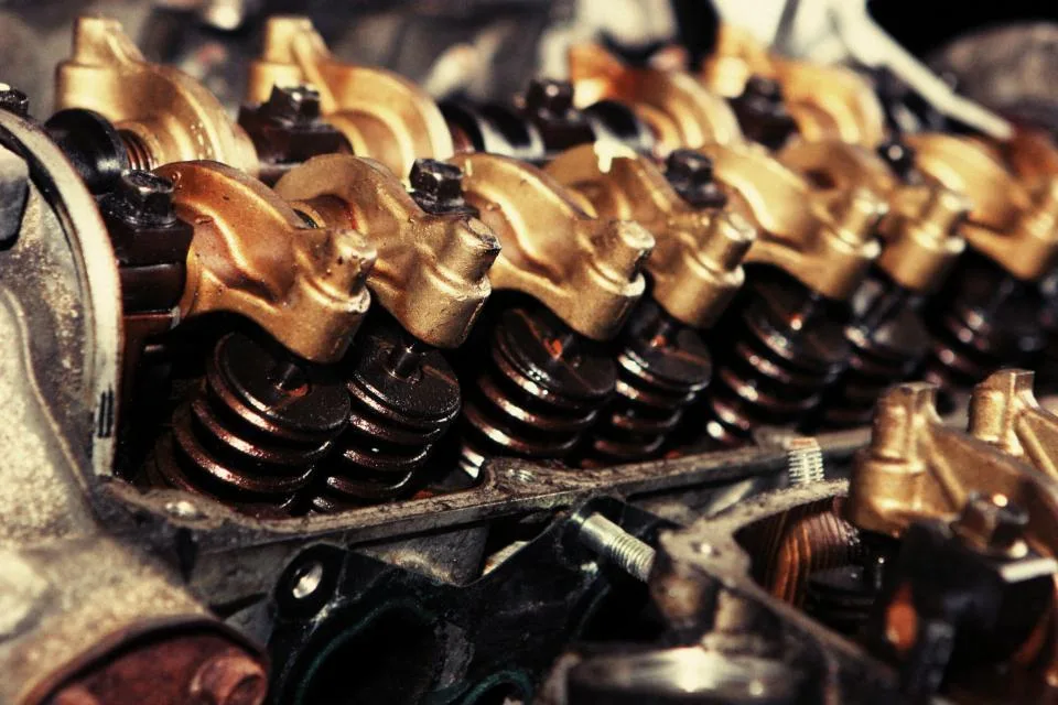Detalle de piezas de motor automotriz